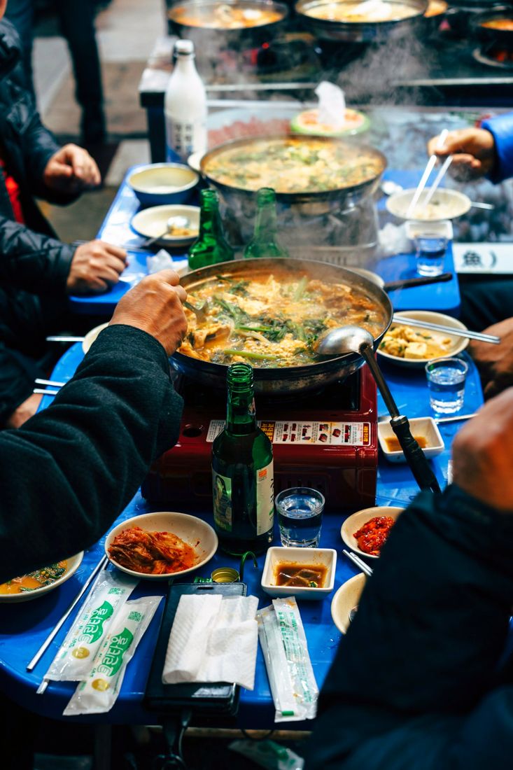 찌개를 나눠 먹는 저녁 식탁, 저녁 식탁 룩